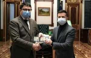 Зеленський побажав Бойчуку (зліва) сумлінної праці на благо області