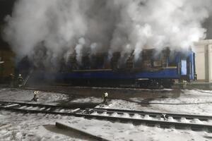 С огнем боролись восемь спасателей