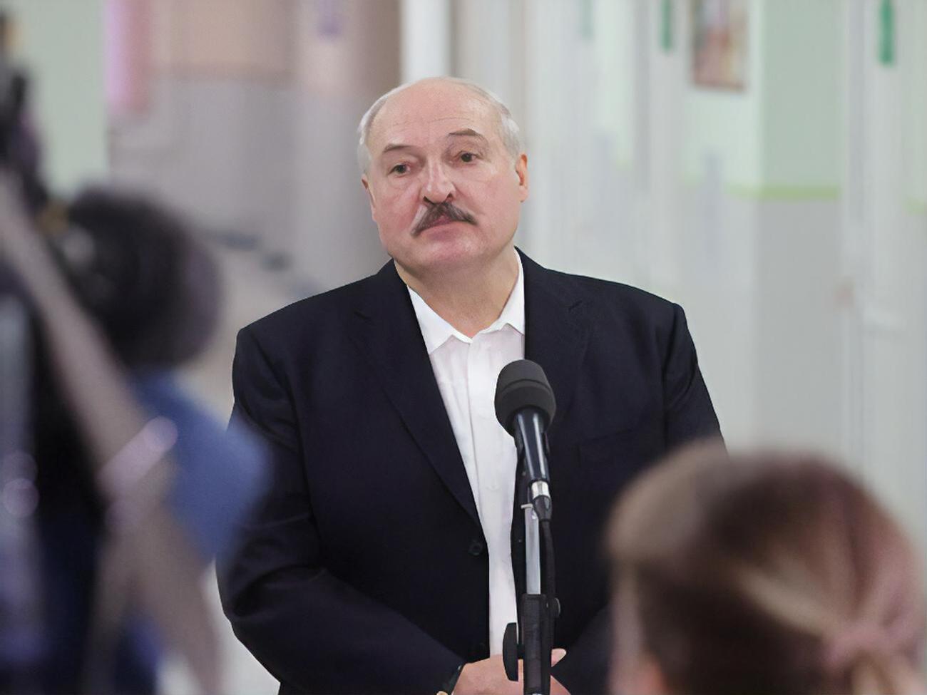 Лукашенко: Захочете – вакцинуйтеся. Я робити щеплення не буду