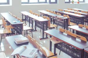 Учителям придется заклеивать раздел в учебниках по химии