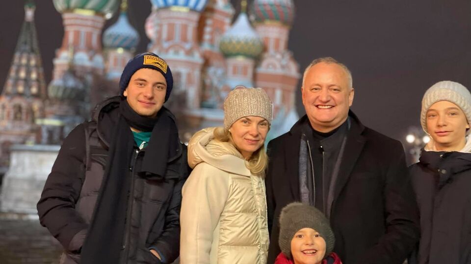 В Москву Додон поехал вместе с семьей