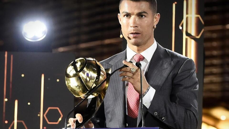 Роналду виступає на професійному рівні із 2002 року