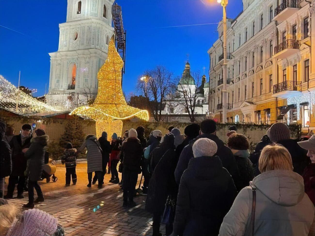 В мэрии отметили, что на фоне шляпы можно делать фотографии