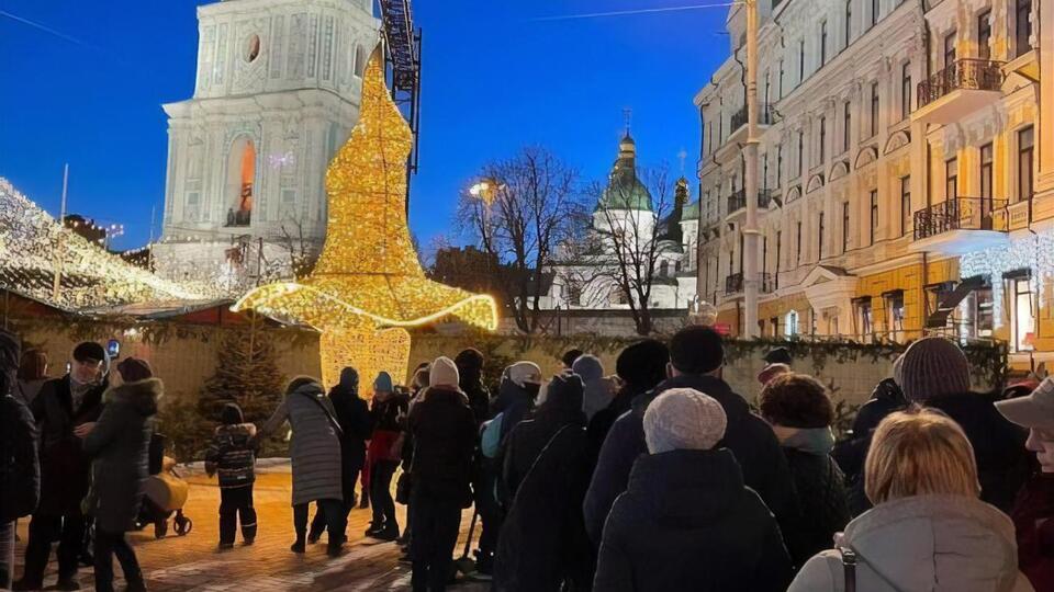 В мэрии отметили, что на фоне шляпы можно делать фотографии