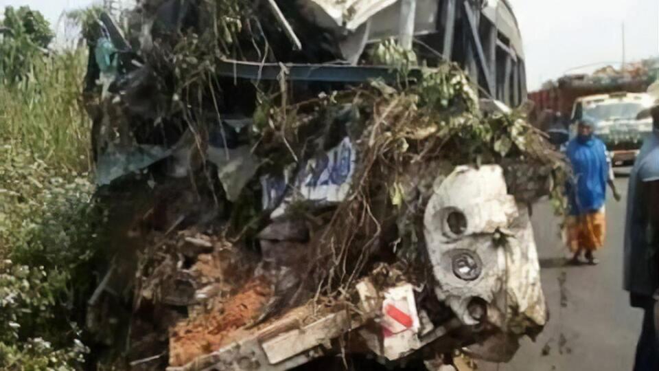 Автобус оказался полностью смят