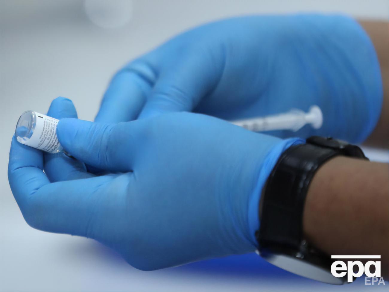 Минздрав Украины ведет переговоры о закупке вакцины от COVID-19 с тремя американскими и одной китайской компанией