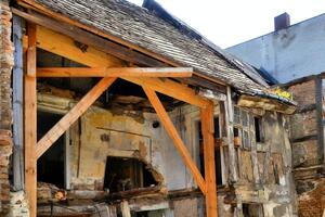 В двухэтажном здании обрушилось перекрытие