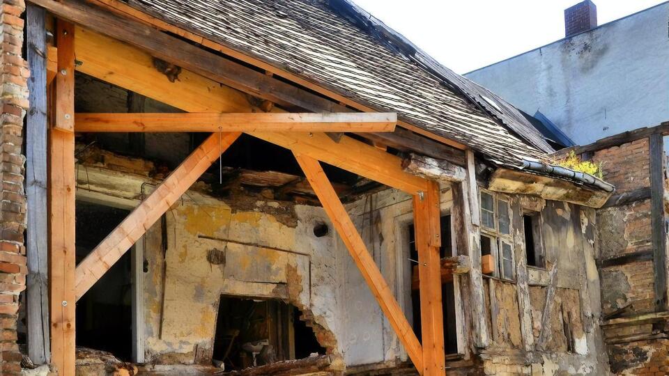 В двухэтажном здании обрушилось перекрытие