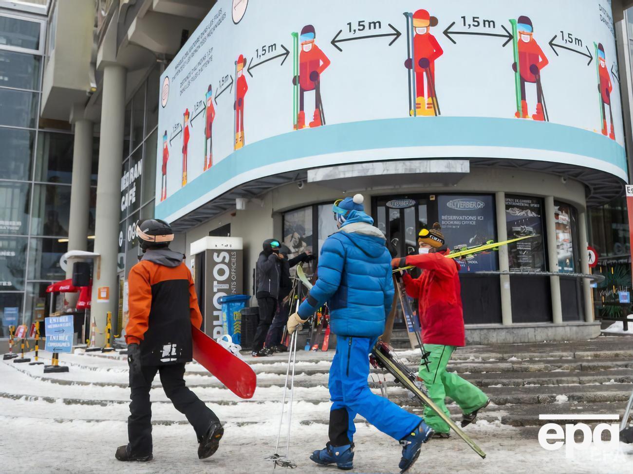 В Швейцарии новый штамм коронавируса подтвердили у двух человек, приехавших из Великобритании
