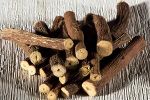 Туркменская солодка отличается от других видов этого растения, уверен Бердымухамедов