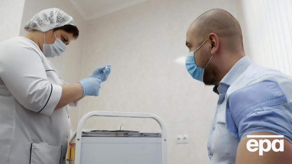 В РФ уже началась вакцинация от COVID-19