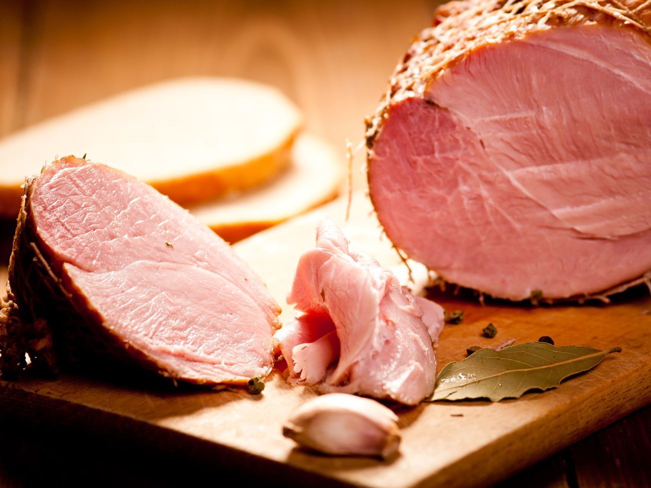 Бульйон після відварювання шинки можна використовувати для приготування супу