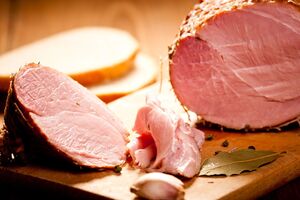 Бульйон після відварювання шинки можна використовувати для приготування супу