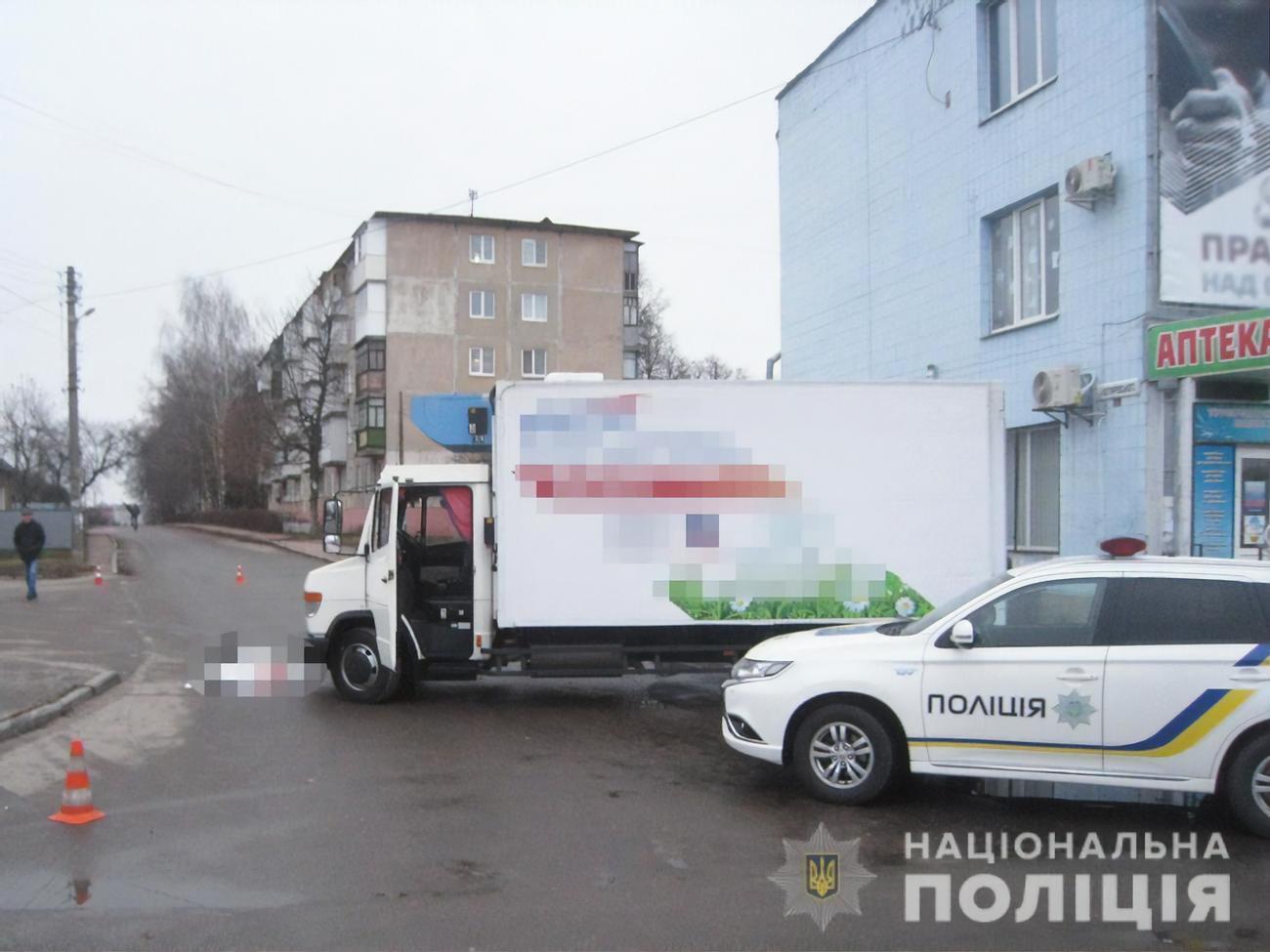 Mercedes Vario начал откатываться, когда водитель вышел из кабины