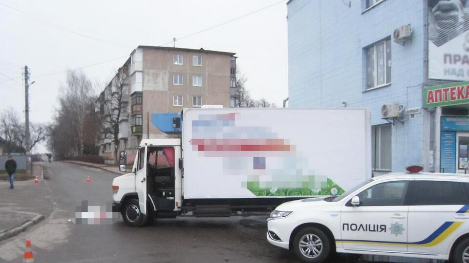 Mercedes Vario начал откатываться, когда водитель вышел из кабины