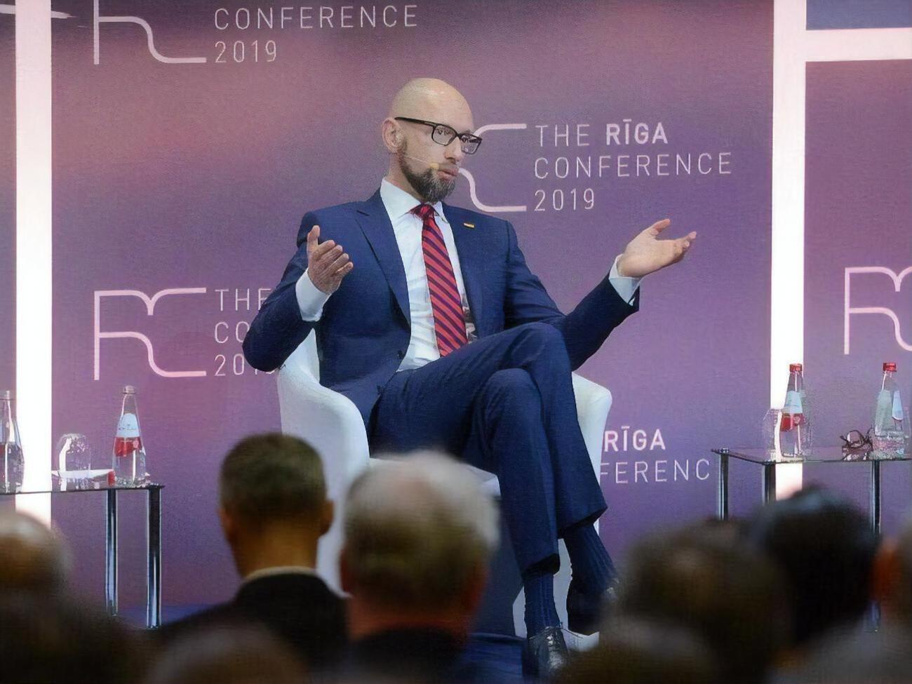 Яценюк: Програма з Міжнародним валютним фондом залишилася в темному незрозумілому кутку