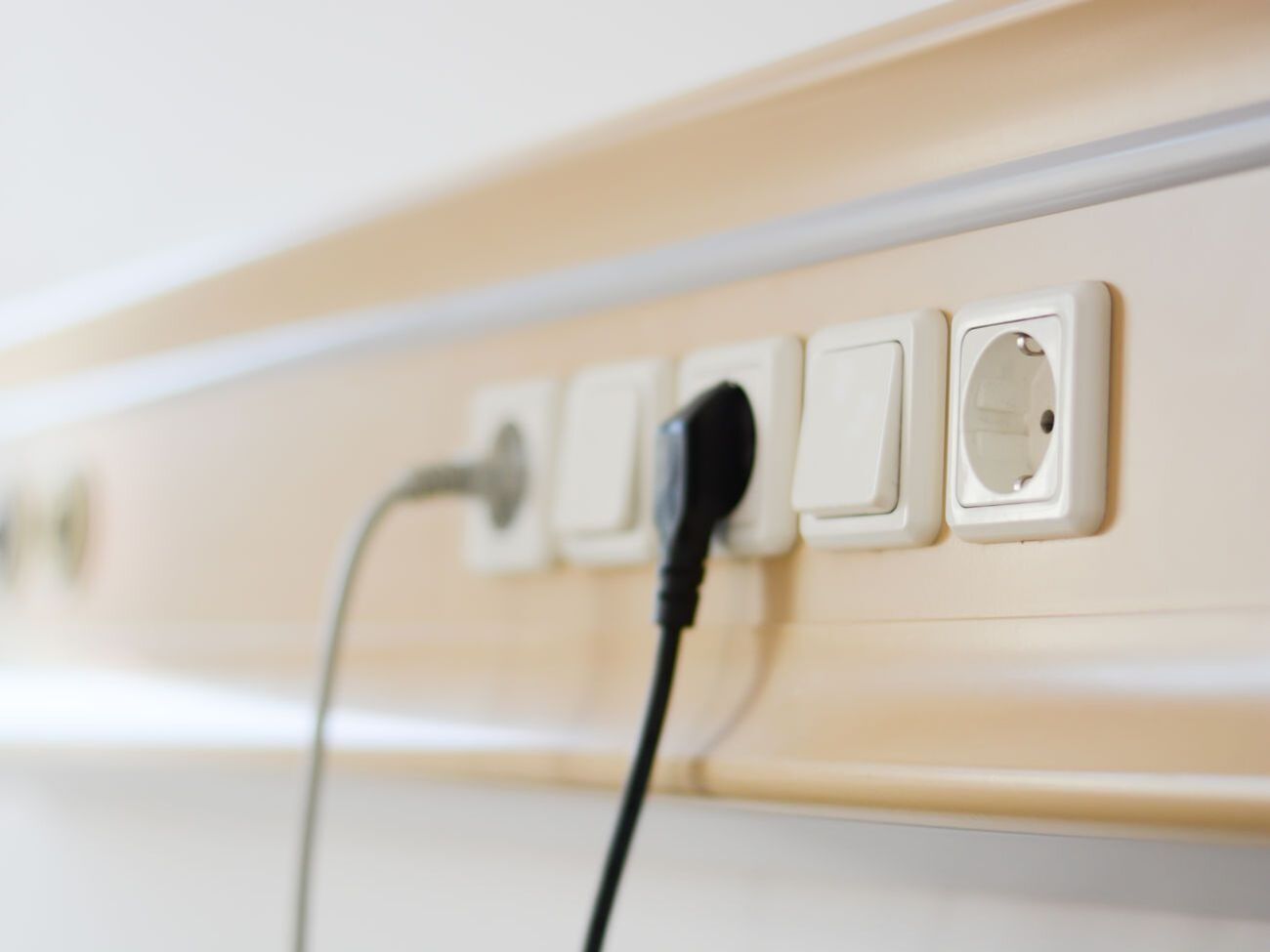 28 декабря правительство во исполнение международных обязательств отменило льготную цену в 90 коп. за первые 100 кВт-ч электроэнергии