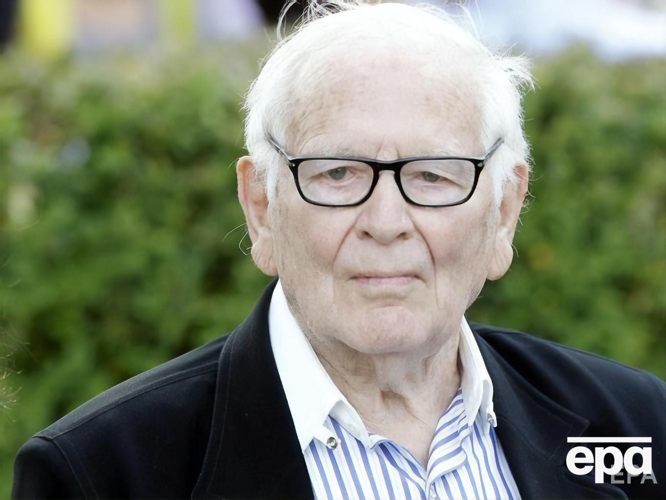 Карден народився в Італії у 1922 році