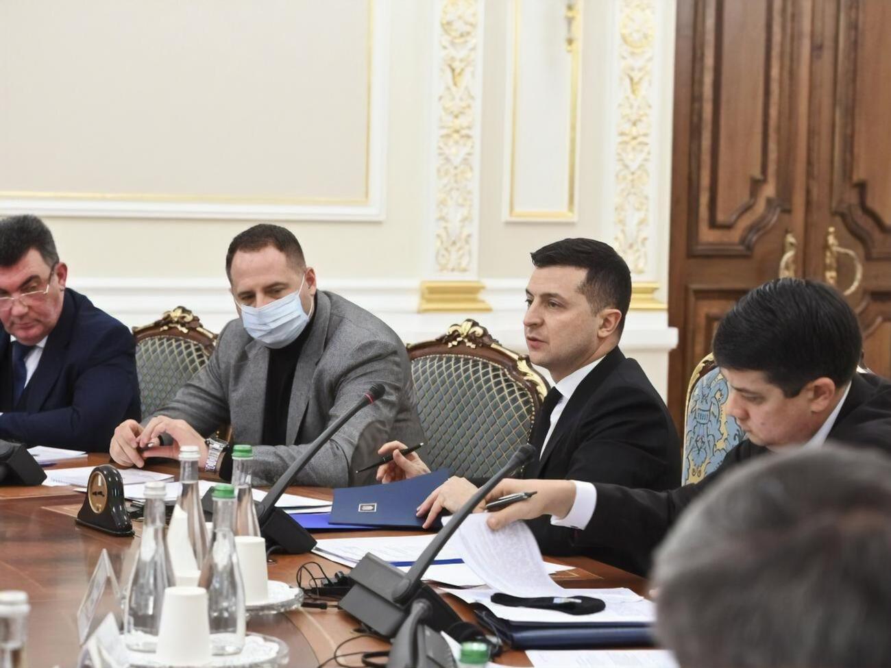 Зеленский (второй справа) отстранил Тупицкого от должности на два месяца