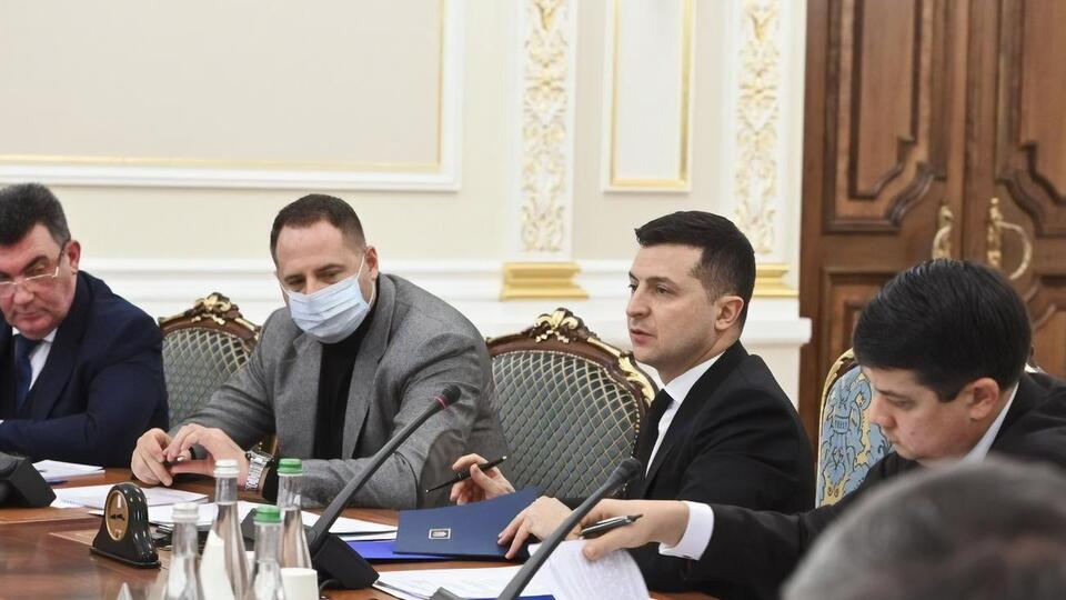 Зеленський (другий праворуч) усунув Тупицького з посади на два місяці