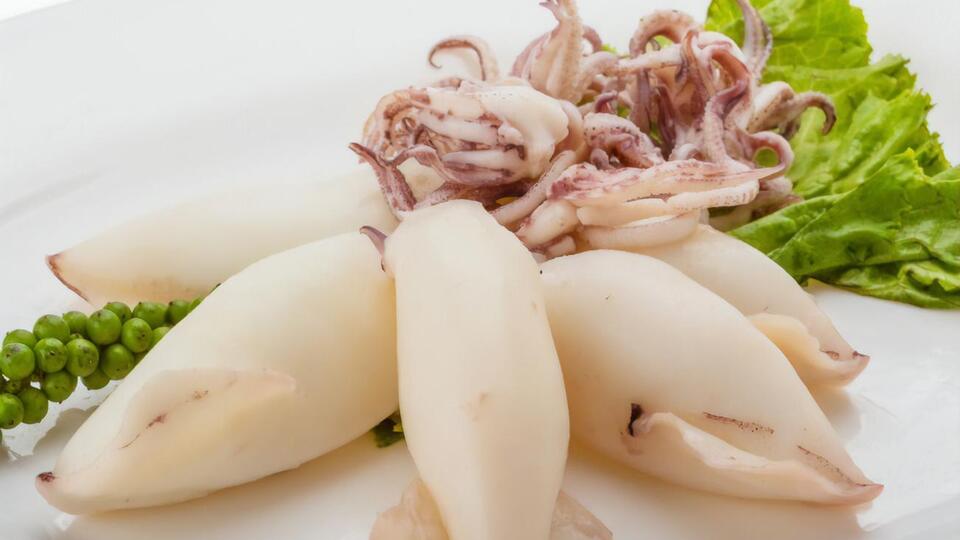 Для вкусного салата важна определенная консистенция кальмаров
