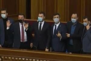 Сфотографироваться с Криклием захотели депутаты от "Слуги народа" Тищенко, Скичко, Юрий Корявченков и другие