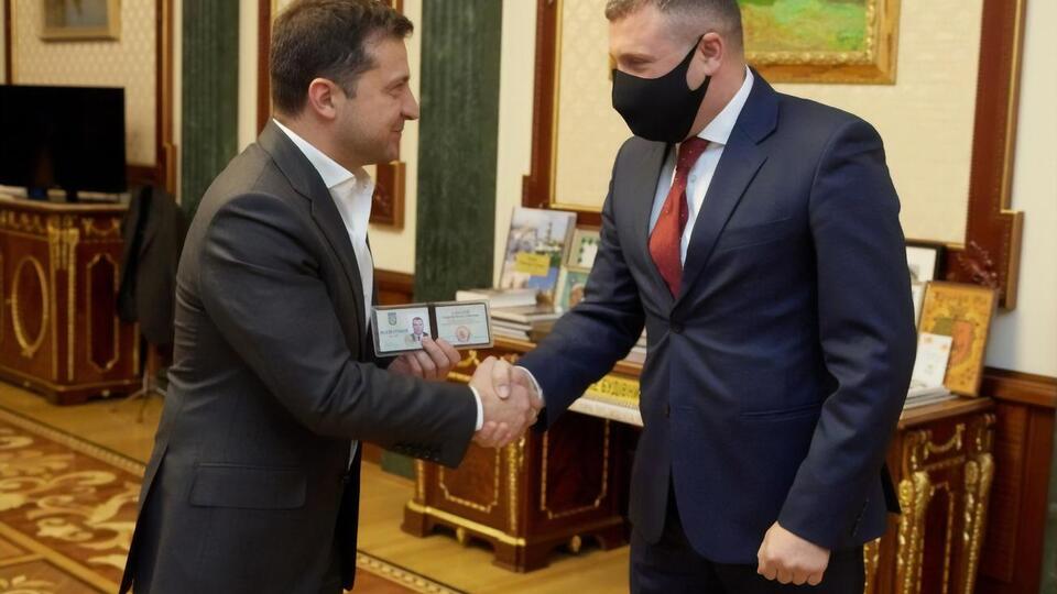 Зеленский вручил Гамалию удостоверение главы ОГА