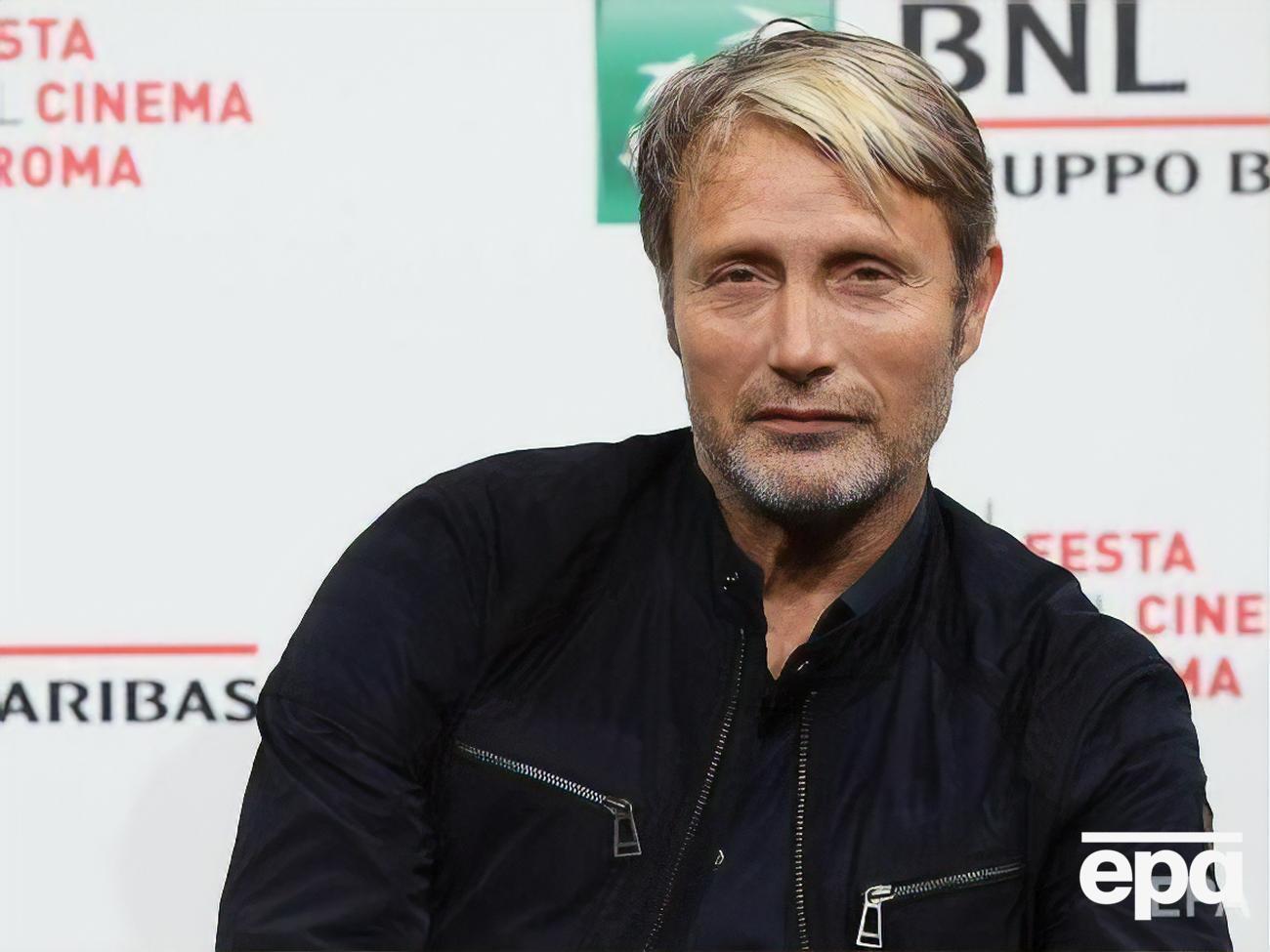 Миккельсен сыграл психиатра Ганнибала Лектера в сериале "Ганнибал"