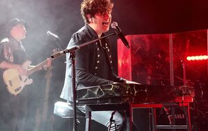 Шуров о премьере: Сегодня не трогать, это на Новый год