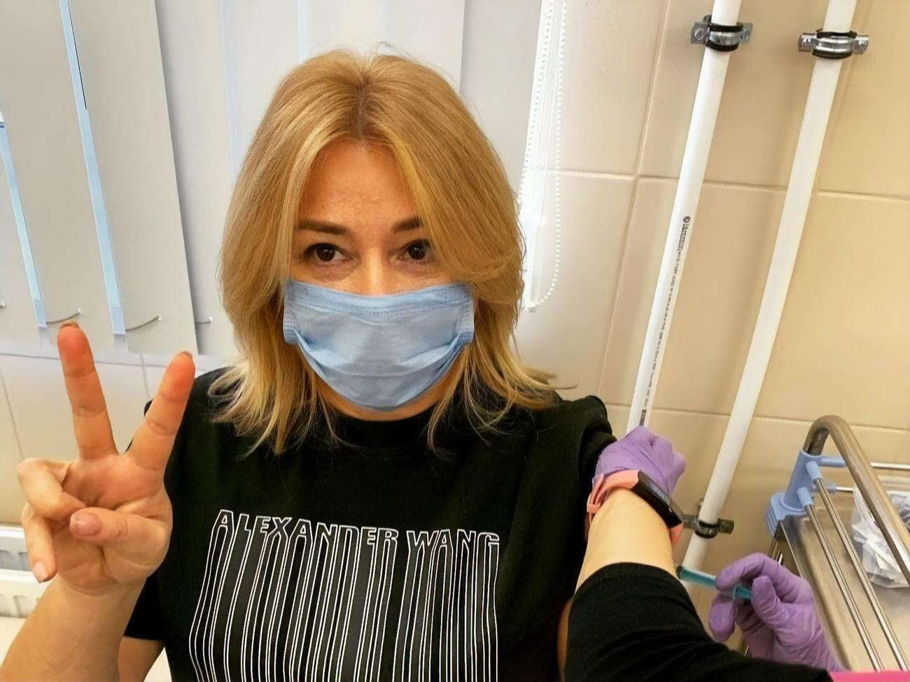 Апина сделала прививку от коронавируса