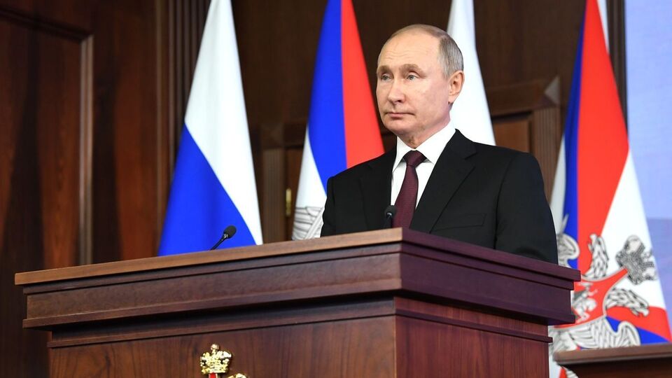 Путин поздравил Трампа и Байдена