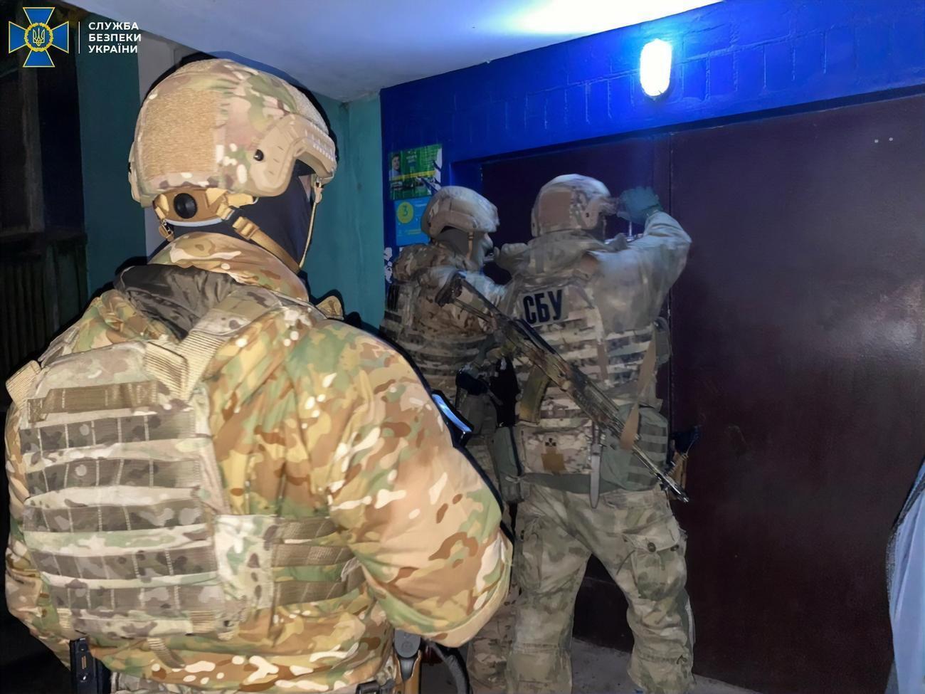 В домах фигурантов правоохранители провели обыски