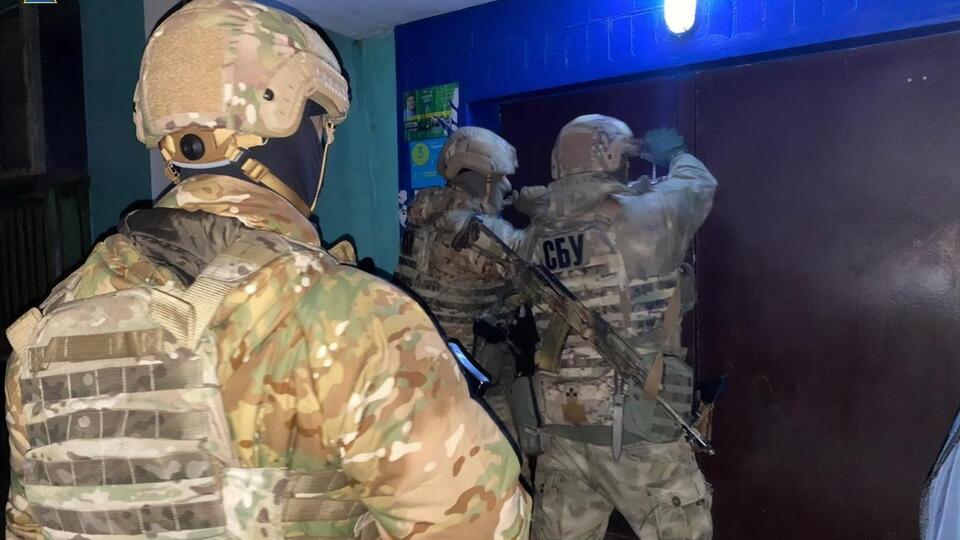 В домах фигурантов правоохранители провели обыски