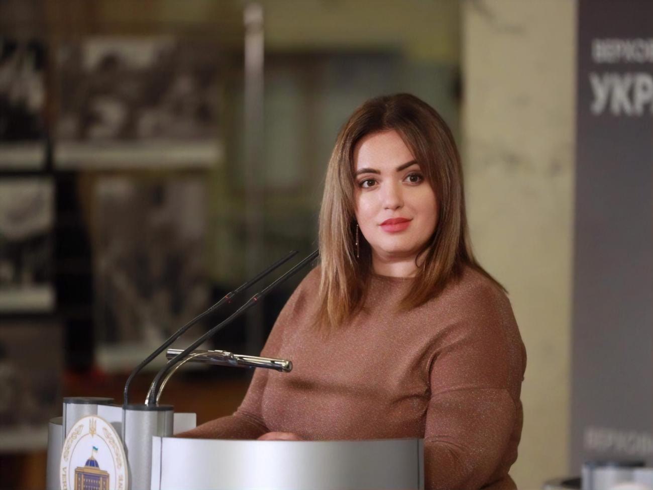 Той, хто працює та отримує пристойну заробітну плату, може самостійно придбати вакцину, вважає Забуранна