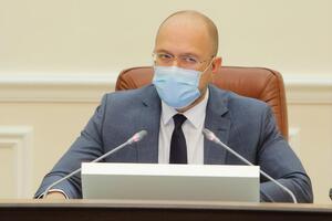 Шмыгаль: Вакцину получат бесплатно врачи и люди из группы риска