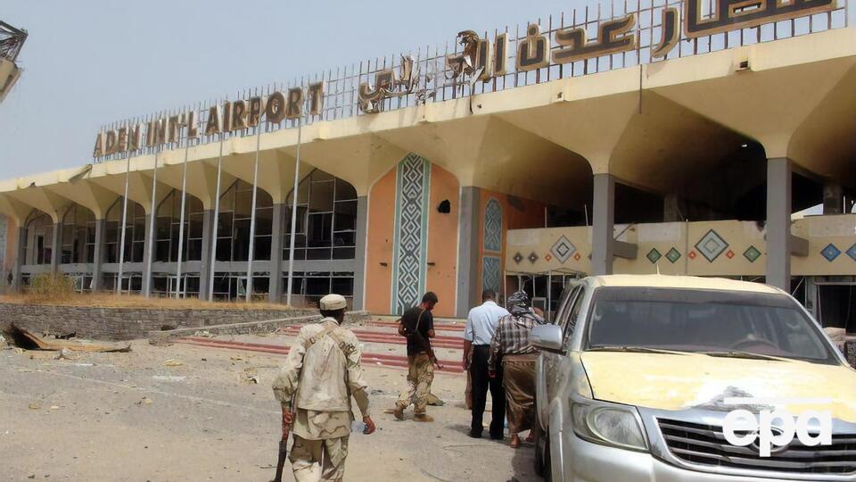 Взрыв в аэропорту, по мнению властей Йемена, организовало хуситское движение "Ансар Аллах"