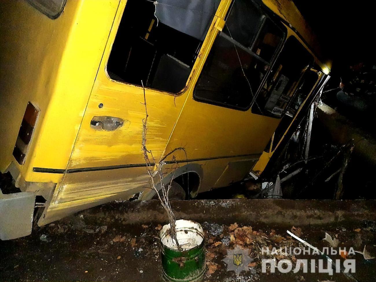Воды в бассейне не было