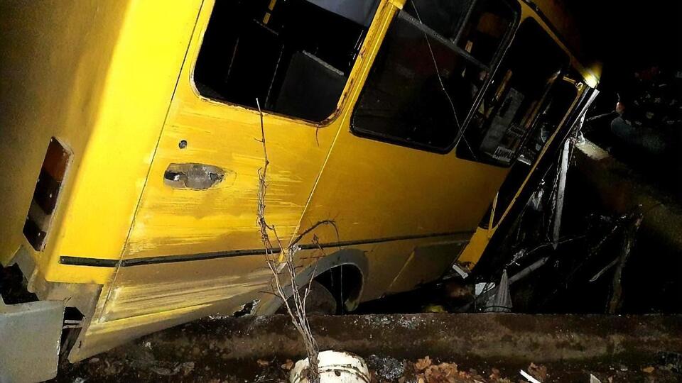 Воды в бассейне не было