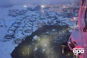 На місці працюють рятувальні служби