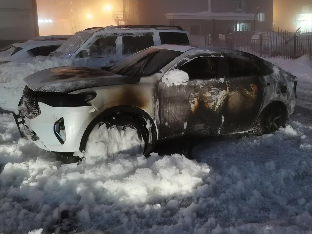 За деякими даними, загоряння відбувається в задній частині машин