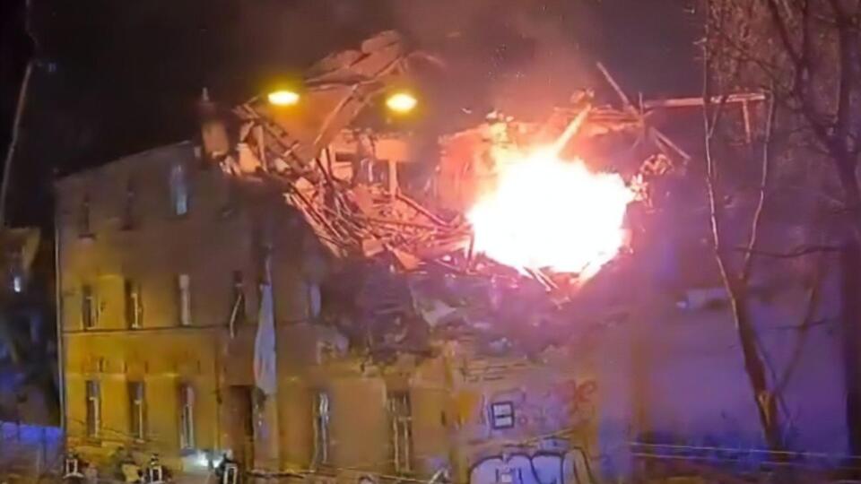 Взрыв произошел в трехэтажном доме