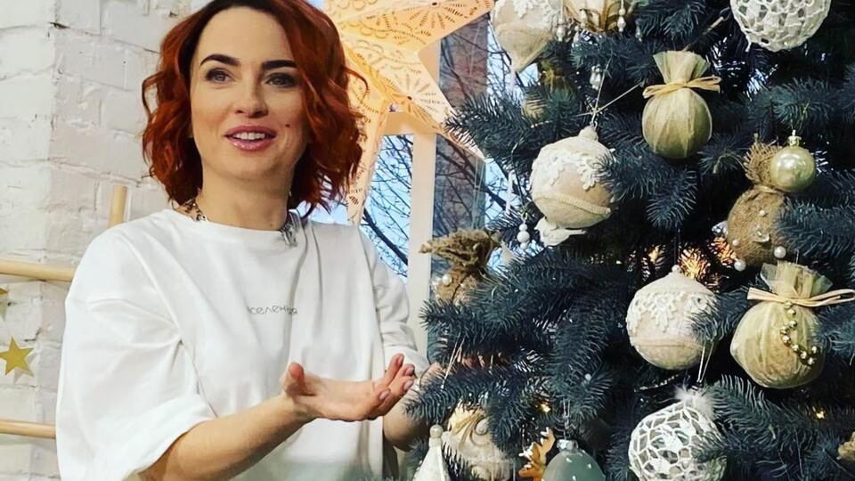 Булитко начиняет яйца авокадо и орехами