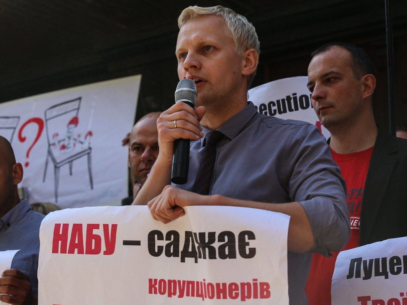 В обох випадках зловмисники підкидали родичам Шабуніна перемотані скотчем гранати