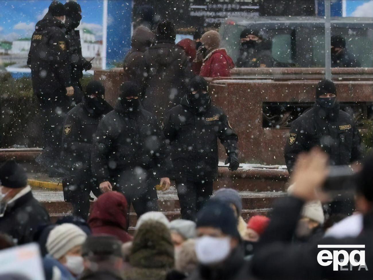 Силовики затримували людей на мітингах