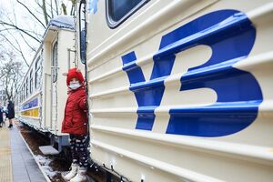 "Укрзалізниця" призначила два додаткові поїзди до свят