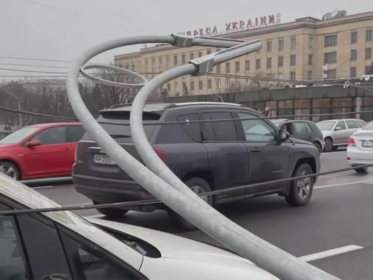 В Киеве 15 декабря на Шулявском мосту&nbsp;упали опоры