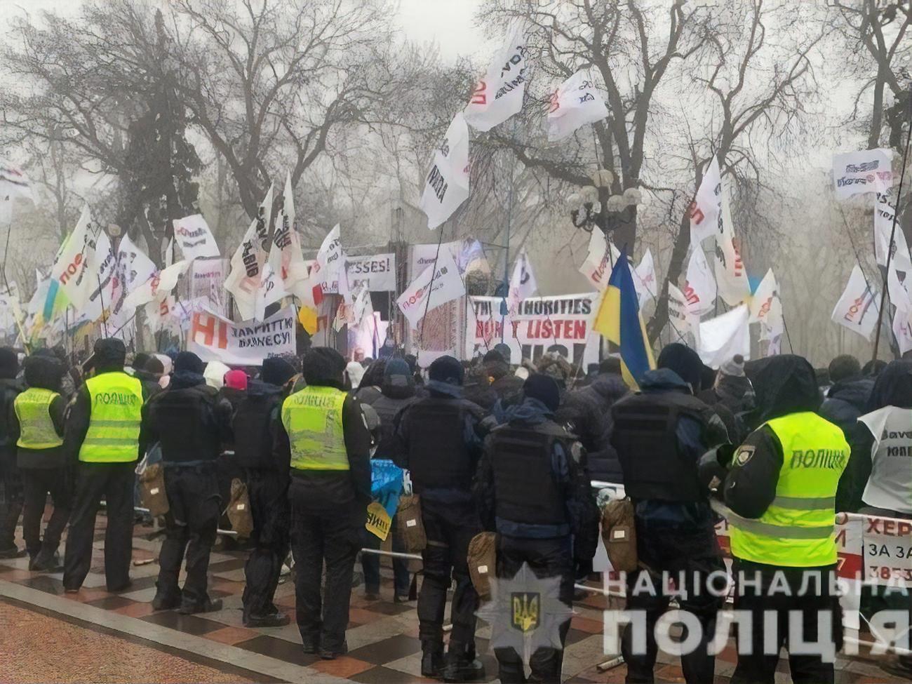 Полицейские взяли под охрану центральную часть Киева