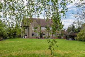 У будинку на Нортмуд-роуд, 20 Толкін написав "Володаря перснів" та "Хоббіта"