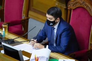 Разумков подписал три закона, которые предусматривают помощь бизнесу во время карантина
