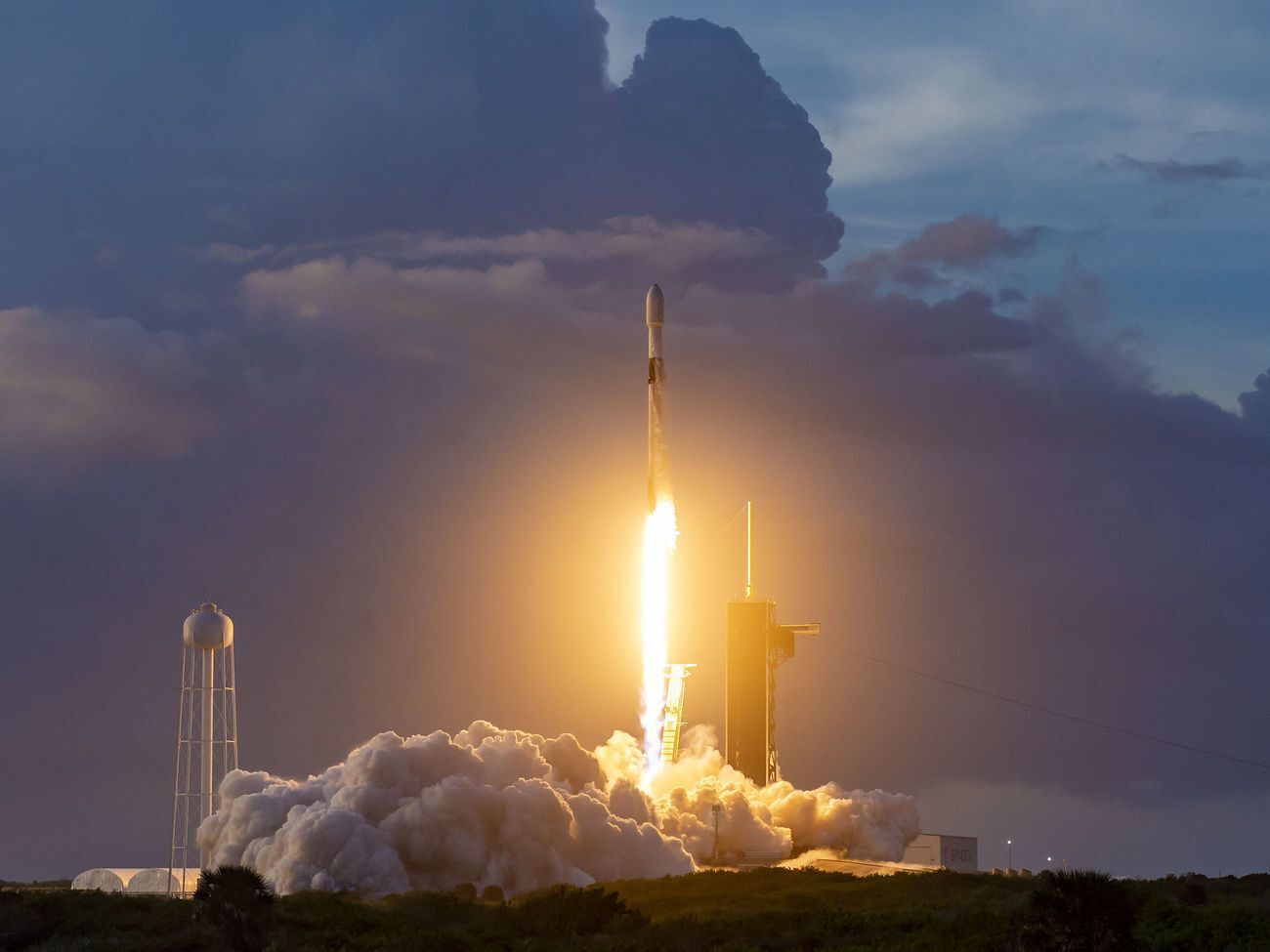 Запуск Cargo Dragon відклали на добу